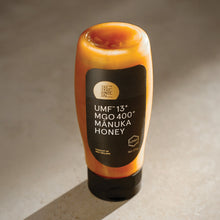 Load image into Gallery viewer, The True Honey Co. Squeezy Manuka Honey 375g

